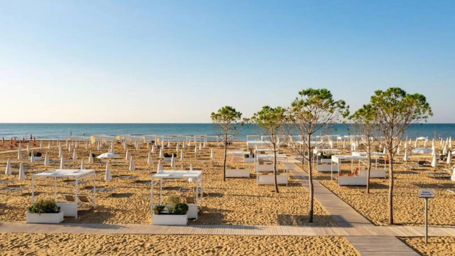 Sunny Garden Retreat Near The Sea Apartment Bibione